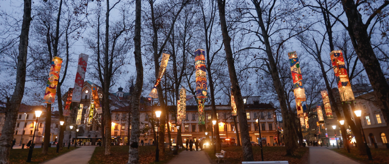 Lampijoni prazničnih barv. Foto: N. Rovan