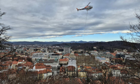 prelet helikopterja na Grajskem griču