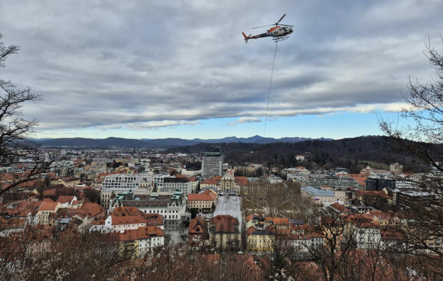 prelet helikopterja na Grajskem griču
