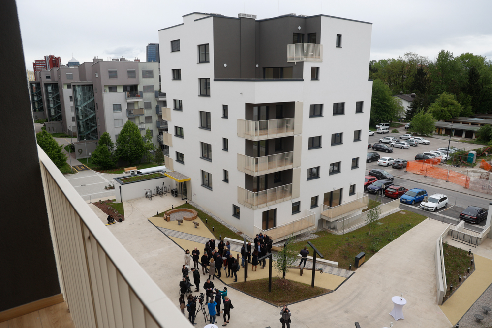 20240418 otvoritev neprofitnih stanovanj na smartinski cesti nrovan 046