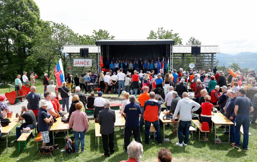 Spominska slovesnost na Jancah. Foto: N. Rovan