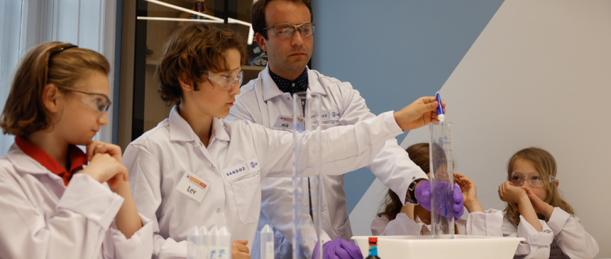 Eksperiment v laboratoriju. Foto: N. Rovan