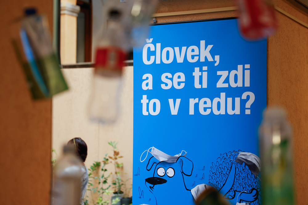 20240911 otvoritev razstave Clovek cuvaj svoje mesto nrovan 004