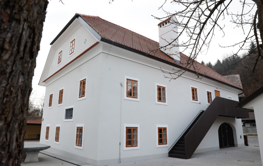 prenovljena Vodnikova domačija