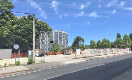2025 06 Gradbisce 1 vrtanje pilotov