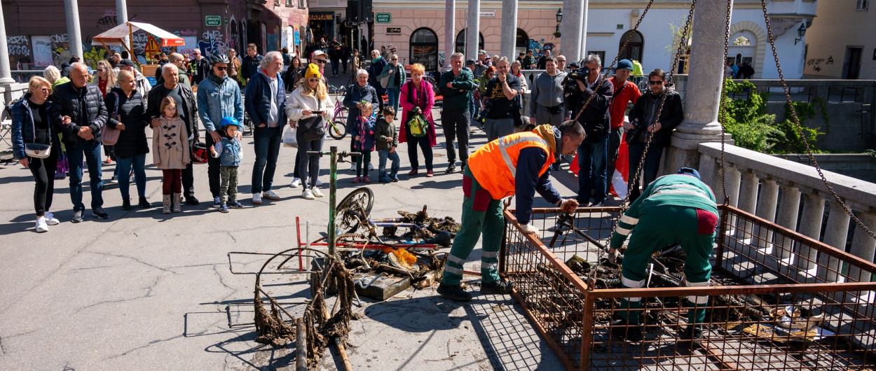 Ciscenje Ljubljanice foto: arhiv Turizma Ljubljana