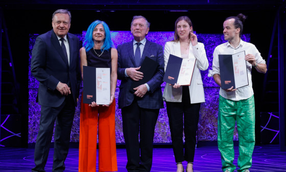 skupinska fotografija Župančičevih nagrajencev