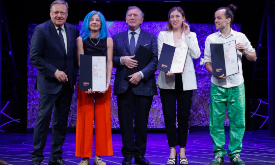 skupinska fotografija Župančičevih nagrajencev