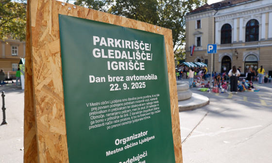  parkirišče gledališče igrišče 