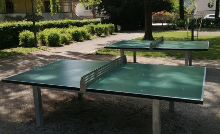 Mize za namizni tenis v parku na Prulah na Prijateljevi ulici. Foto: arhiv MOL