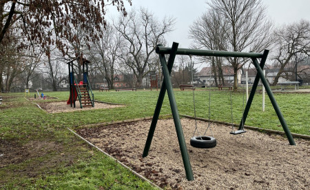 Ureditev otroskega igrisca pri koncni postaji LPP st. 5 in 9. Foto: arhiv MOL