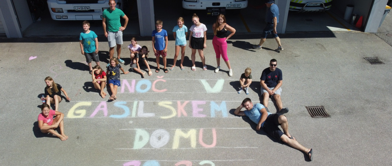 otroci pred gaislkism domom