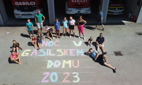 otroci pred gaislkism domom