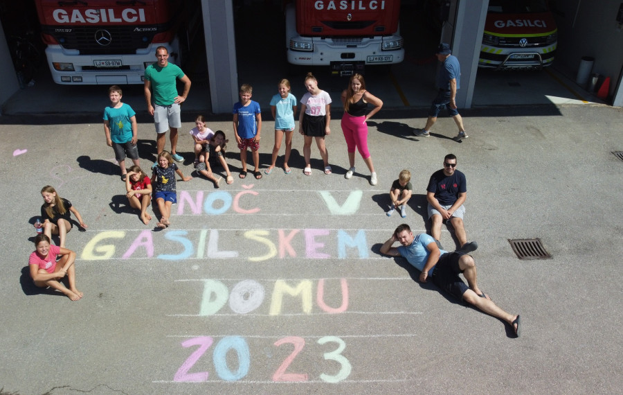 otroci pred gaislkism domom
