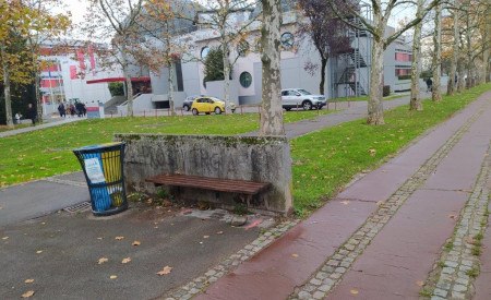 Obnova klopi na sprehajalni poti Kardeljeve ploscadi