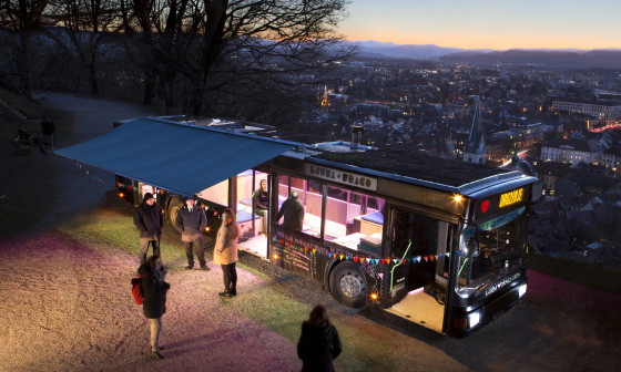 Mobilni mladinski center Ljuba in Drago. Foto: Jon Žagar Grad