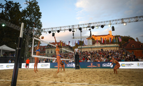Odbojka na mivki na Kongresnem trgu leta 2019. Foto: Odbojkarska zveza Slovenije