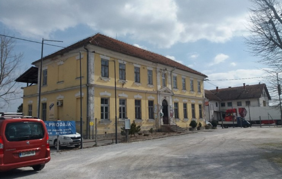 Staro šolo bomo prenovili in zgradili nov Center Barje, foto arhiv MOL