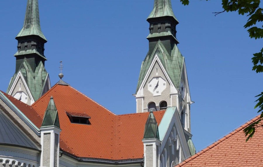 Cerkev sv. Janeza Krstnika. Vir: Župnija Lj.-Trnovo
