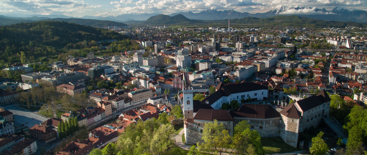 Ljubljana in Ljubljanski grad. Foto: STA, arhiv MOL