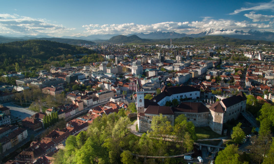 Ljubljana in Ljubljanski grad. Foto: STA, arhiv MOL