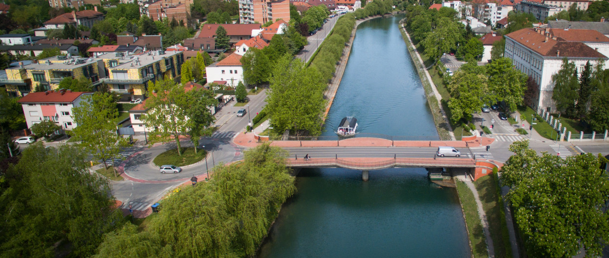 DJI 690