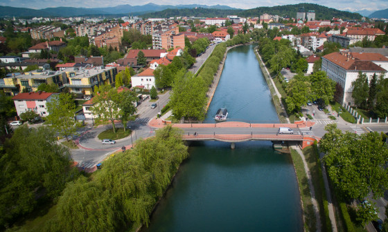 DJI 690