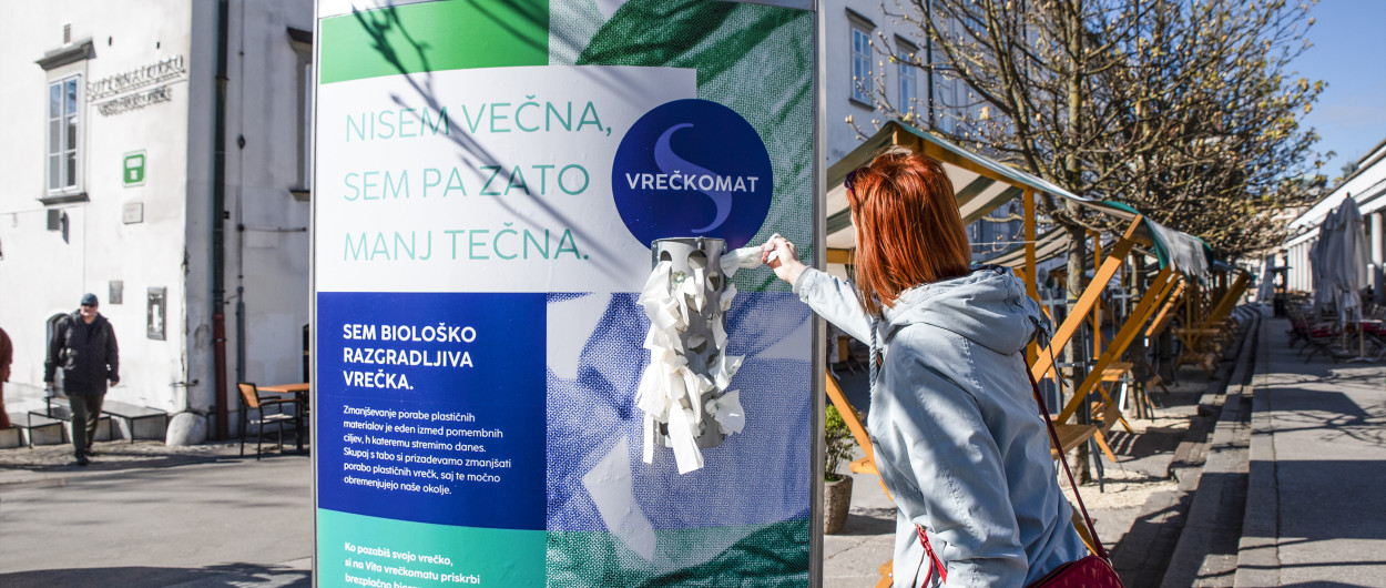 Vrečkomat na Osrednji ljubljanski tržnici. Foto: Zavarovalnica Vita