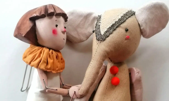 Deklica in slon. Foto: Pionirski teater