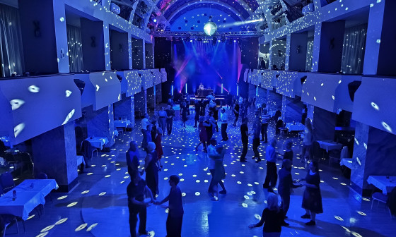 Druzabni plesi v Festivalni dvorani Foto Pionirski dom