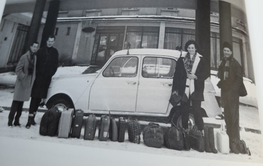 Dva filmska mojstra in trnovske čebele. Foto: Finžgarjeva galerija