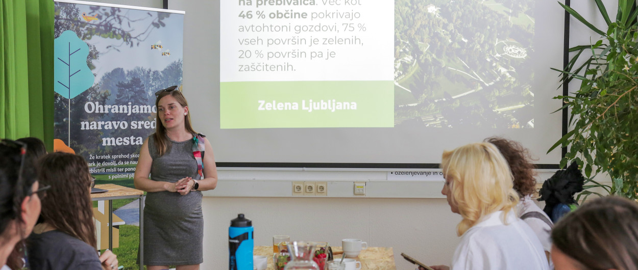 pogovor v Info točki Misija 100