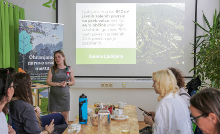 pogovor v Info točki Misija 100