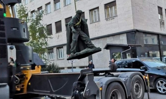 odstranjevanje kipa ilegalca