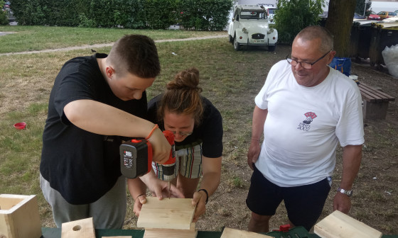 stanovalci Savskega naselja izdelujejo gnezdilnice