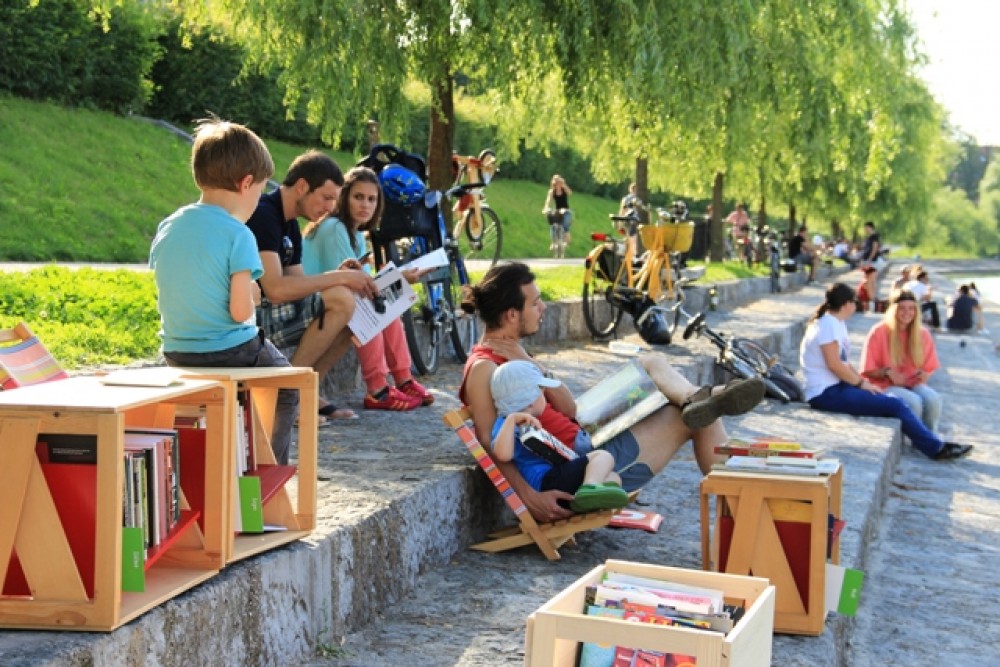 Knjiznica pod krosnjami enota TRNOVSKA PLAZA3