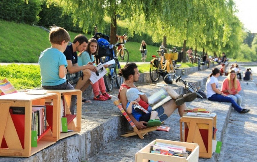 Knjiznica pod krosnjami enota TRNOVSKA PLAZA