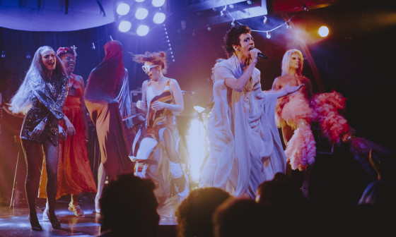 LE CABARET DE POUSSIERE Foto Studio Louche BAatrice Louche