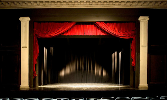 prazen gledališki oder