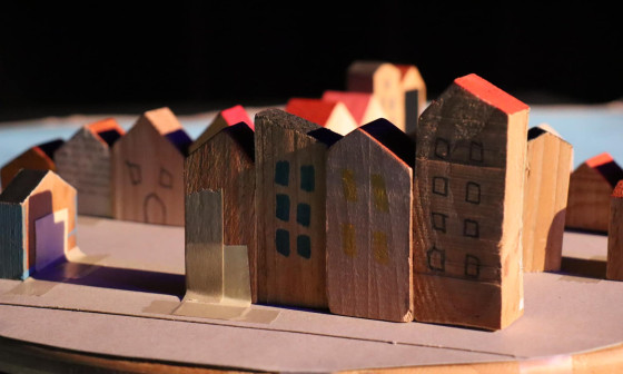 Predstava Mali plašč. Foto vir: Pionirski teater