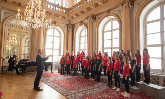 Mladinski pevski zbor OŠ n. h. Maksa Pečarja na tekmovanju. Foto: Bratislava Music Agency