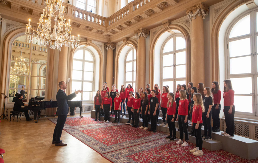 Mladinski pevski zbor OŠ n. h. Maksa Pečarja na tekmovanju. Foto: Bratislava Music Agency