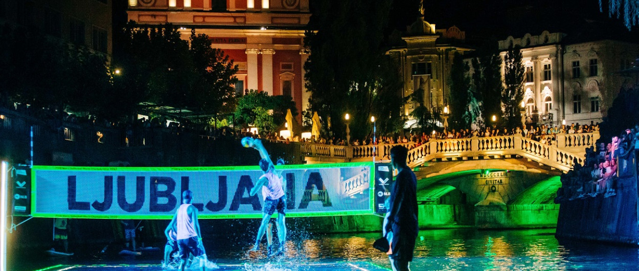 Odbojka na Ljubljanici. Foto: Siniša Kanižaj, vir Turizem Ljubljana