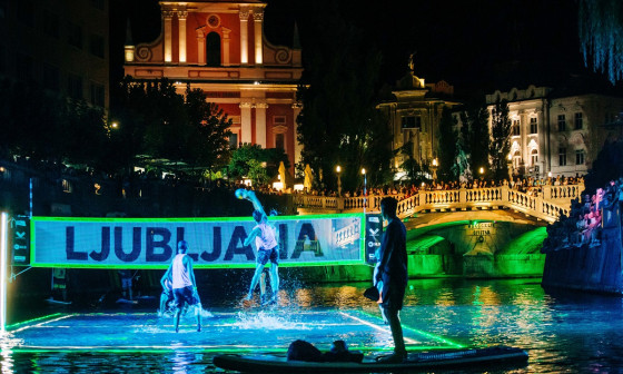 Odbojka na Ljubljanici. Foto: Siniša Kanižaj, vir Turizem Ljubljana