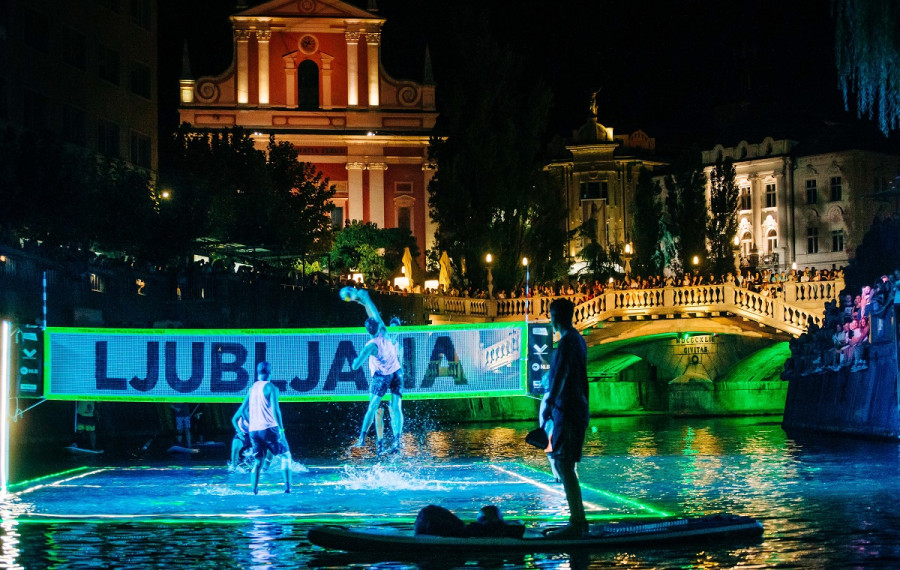 Odbojka na Ljubljanici. Foto: Siniša Kanižaj, vir Turizem Ljubljana