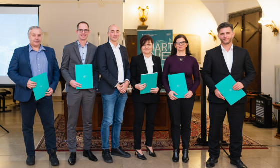 Podpisniki sporazuma ob pristopu k projektu. Foto: RRA LUR