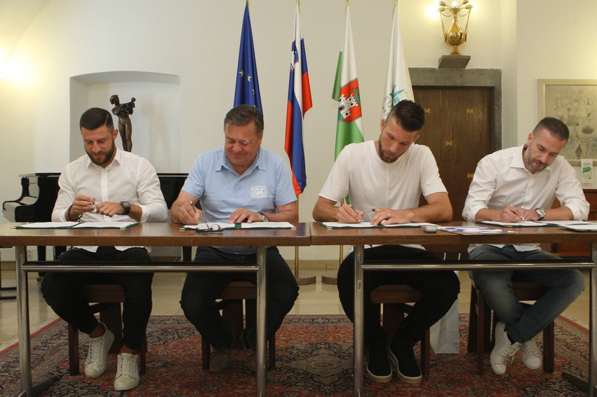 Signing of a public-private partnership contract, photo: N. Rovan