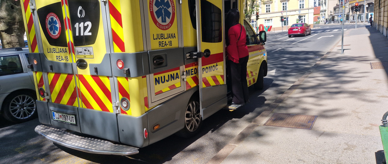 Slika mestni redarji nudili prvo pomoc 14.4.2024