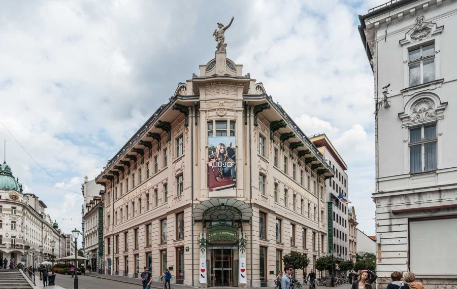 Urbančeva palača. Foto: Blaž Župančič
