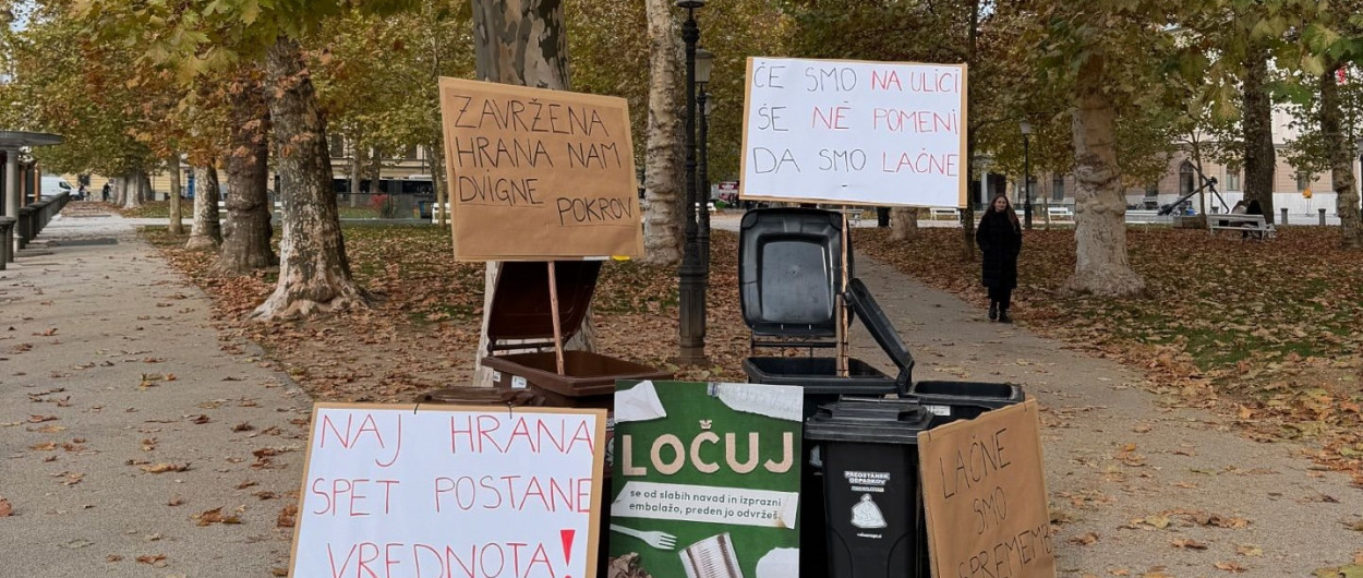 Protest zabojnikov na Prešernovem trgu. Foto: arhiv MOL